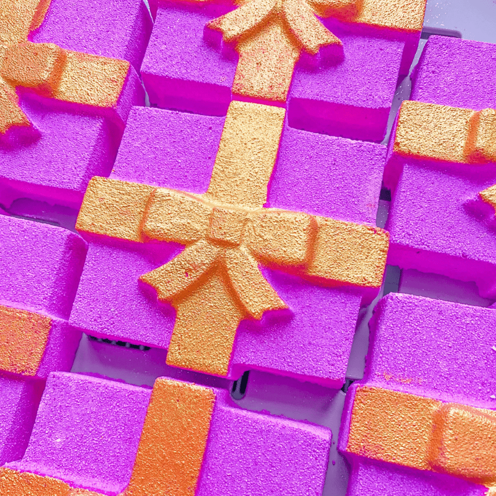 Jumbo Christmas Present Bath Bomb
